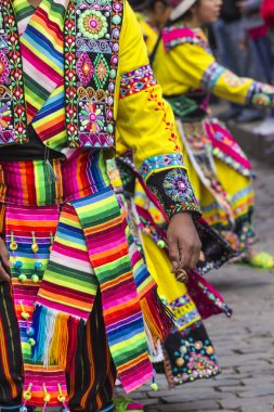Cusco - Peru - 06 Haziran 2016: Peru dansçılar içinde geçit töreni