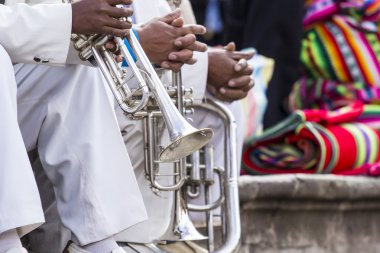 Cusco - Peru - 06 Haziran 2016 Bir bando bilinmeyen müzisyenler