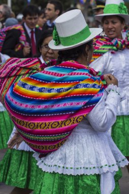 Cusco - Peru - 06 Haziran 2016: Peru dansçılar içinde geçit töreni