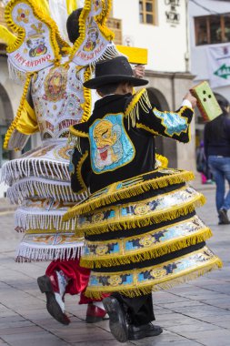 Cusco - Peru - 06 Haziran 2016: Peru dansçılar içinde geçit töreni