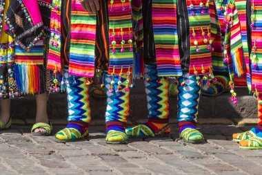 Cusco - Peru - 06 Haziran 2016: Peru dansçılar içinde geçit töreni