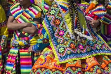 Cusco - Peru - 06 Haziran 2016: Peru dansçılar içinde geçit töreni