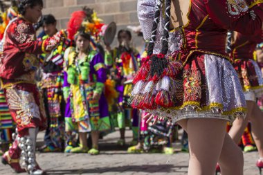Cusco - Peru - 06 Haziran 2016: Peru dansçılar içinde geçit töreni