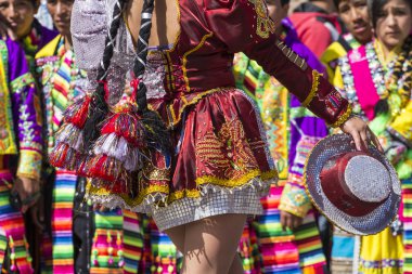 Cusco - Peru - 06 Haziran 2016: Peru dansçılar içinde geçit töreni