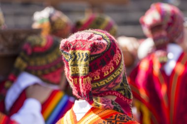 Cusco - Peru - 06 Haziran 2016: Peru dansçılar içinde geçit töreni