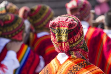 Cusco - Peru - 06 Haziran 2016: Peru dansçılar içinde geçit töreni