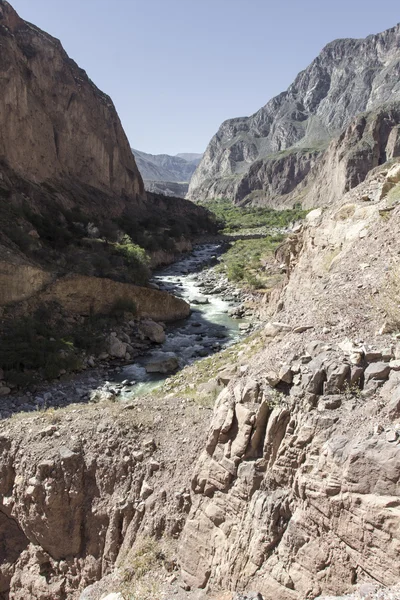 Perù, canyon di Cotahuasi. I dondoli più profondi canyon . — Foto Stock