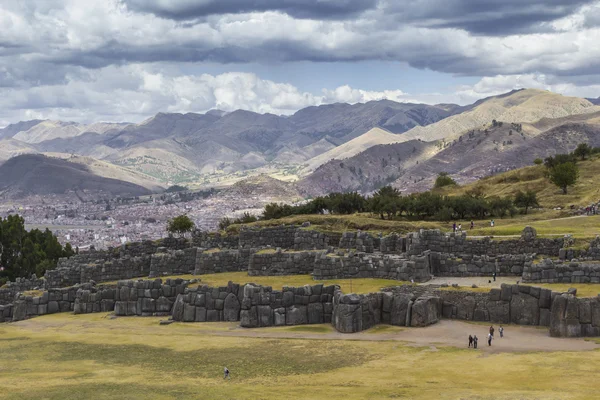 Lavori in pietra delle mura di Sacsayhuaman, a Cusco, Perù — Foto Stock