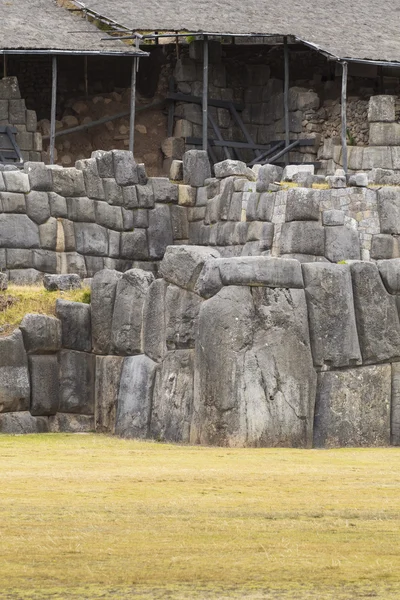 Colaboração das paredes de Sacsayhuaman, em Cusco, Peru — Fotografia de Stock