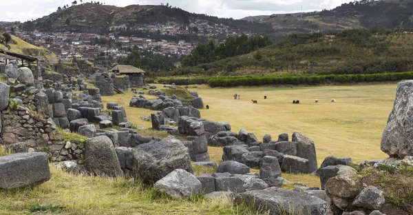 Piedra de los muros de Sacsayhuaman, en Cusco, Perú — Foto de Stock