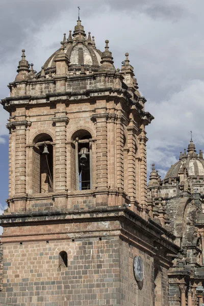 Kyrkan La Compania de Jesus på Plaza de Armas torget i Cusco, P — Stockfoto