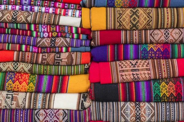 Tissu coloré au marché au Pérou, Amérique du Sud — Photo