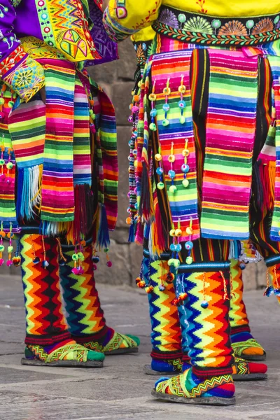 Cusco - Peru - 06 juni 2016: Peruanska dansare på paraden i — Stockfoto