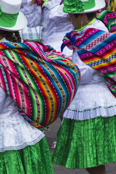 Cusco - Peru - 2016. június 06.: Perui táncosok a parádé — Stock Fotó