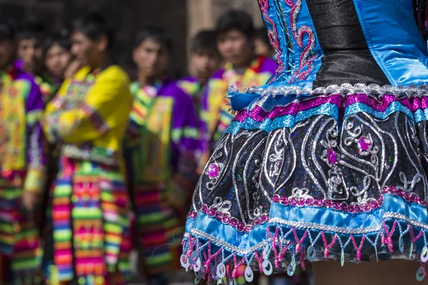 库斯科-秘鲁-2016 年 6 月 6 日︰ 秘鲁舞者在游行中 — 图库照片