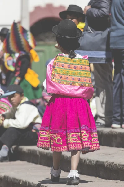 Puno, Peru - 20 augusti 2016: Ursprungsbefolkningen från peruanska staden d — Stockfoto