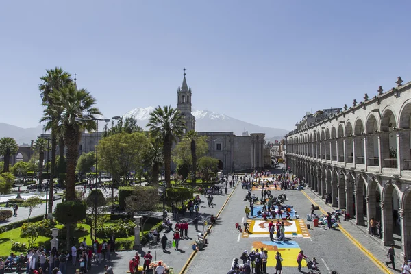 阿雷基帕，秘鲁 - 2016年5月6日：阿帕斯广场上的科珀斯克里斯蒂 — 图库照片