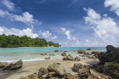 Havelock ada mavi gökyüzü beyaz bulutlar, Andaman Adaları, Ind ile