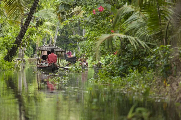 Alleppey, Kerala, Indie - 16. srpna 2016: Neznámý indický p — Stock fotografie