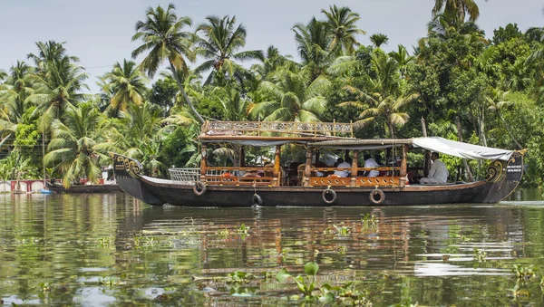 Alleppey, Kerala, Indie - 16. srpna 2016: Neznámý indický p — Stock fotografie