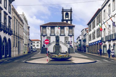 Azores Adaları Mimarisi. Portekiz 'in Azores kentindeki Ponta Delgada' nın tarihi şehir merkezi.. 
