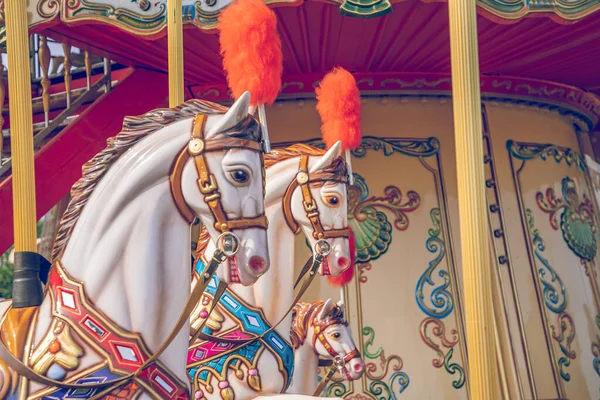 Altes Französisches Karussell Einem Ferienpark Drei Pferde Und Ein Flugzeug — Stockfoto