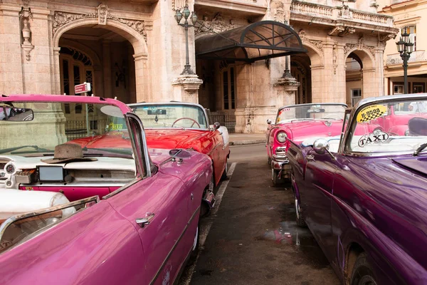 Klasické Historické Americké Auto Havaně Kubě Typická Havanská Městská Scéna — Stock fotografie