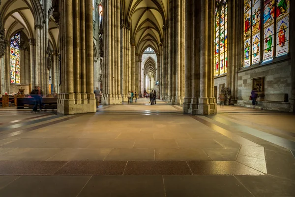 COLÔNIA, ALEMANHA - 26 DE AGOSTO: Caminhe até a Catedral de Colônia em 26 de agosto de 2014, em Colônia, Alemanha. iniciado em 1248 e concluído em 1880 — Fotografia de Stock