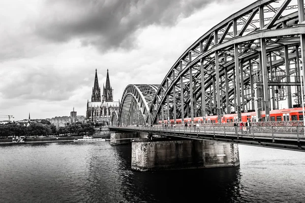 Köln Katedrali ve hohenzollern köprü, Köln, Almanya — Stok fotoğraf