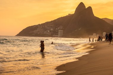 Akşamları Ipanema Sahili manzarası, Brezilya 