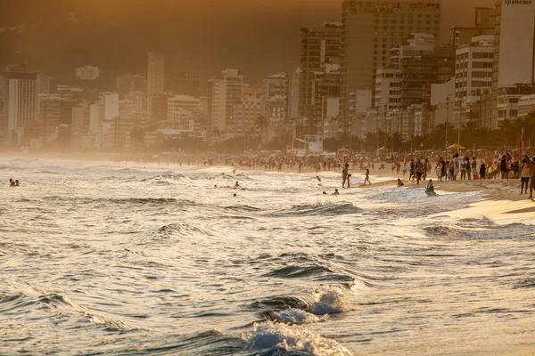 Vista de la playa de Ipanema por la noche, Brasil — Foto de Stock