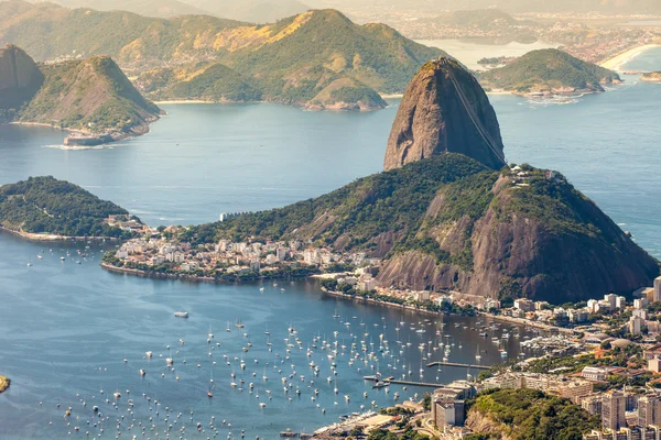 Rio de Janeiro, Brésil. Suggar Loaf et Botafogo plage vue de Corcovado — Photo