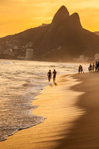 Vista de la playa de Ipanema por la noche, Brasil — Foto de Stock