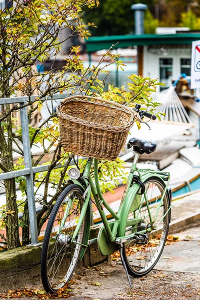 Klasszikus vintage retro városi kerékpár, Koppenhága, Dánia — Stock Fotó