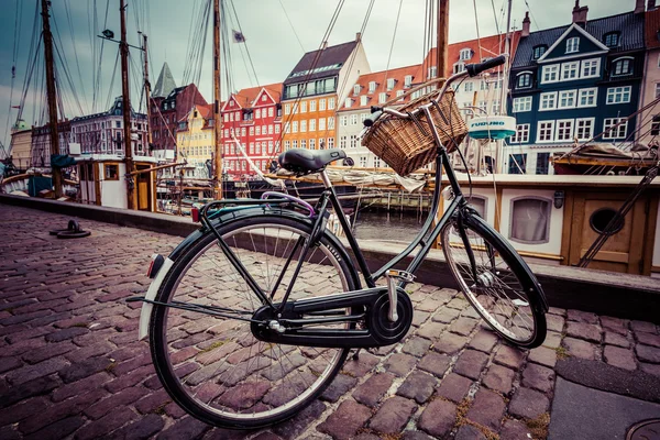 Bicicleta clásica vintage retro city en Copenhague, Dinamarca — Foto de Stock