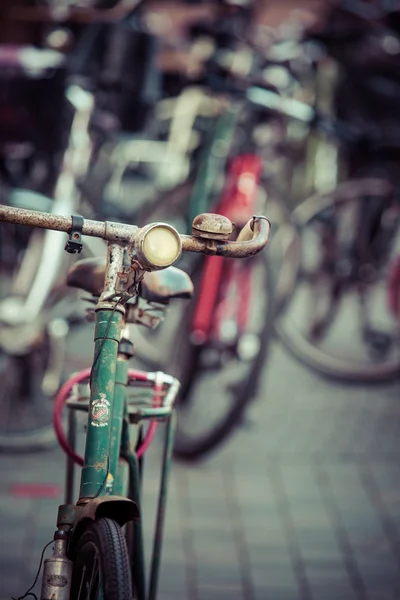 Bicicleta clássica da cidade retro vintage em Copenhague, Dinamarca — Fotografia de Stock