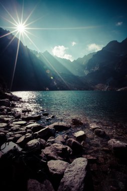 Yeşil su dağı Morskie Oko Gölü, Tatra Dağları, Polonya