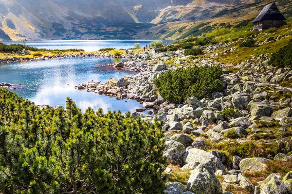 Horské jezero v údolí 5 jezer v Tatrách — Stock fotografie