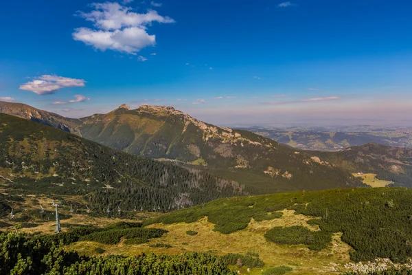 Η θέα των βουνών tatra από πεζοπορική διαδρομή. Πολωνία. Ευρώπη. — Φωτογραφία Αρχείου