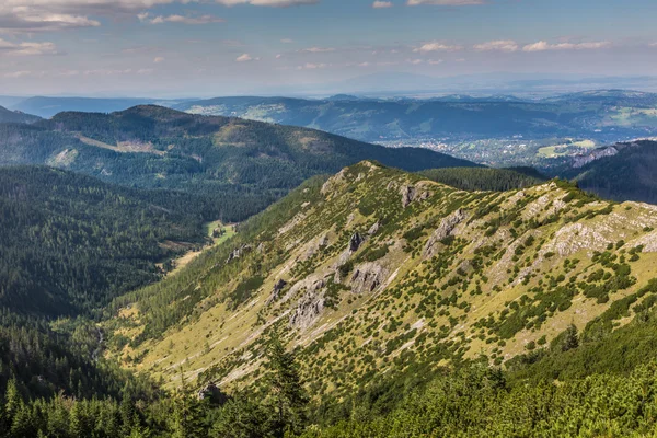 Η θέα των βουνών tatra από πεζοπορική διαδρομή. Πολωνία. Ευρώπη. — Φωτογραφία Αρχείου