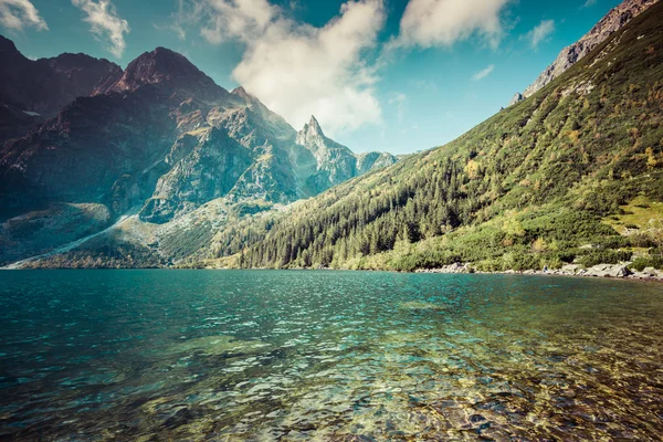 Green water mountain lake Morskie Oko, Montanhas Tatra, Polônia — Fotografia de Stock