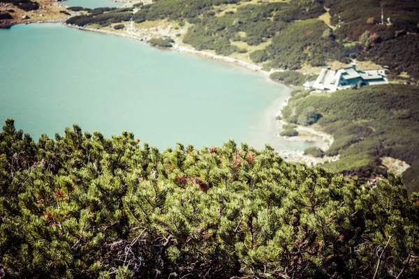 Montanha lago em 5 lagos vale em Tatra Montanhas, Polônia. — Fotografia de Stock