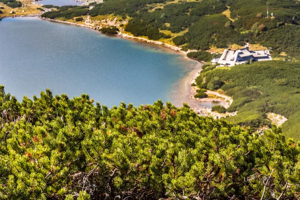 Lago di montagna in 5 laghi valle in Monti Tatra, Polonia. — Foto Stock