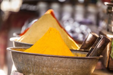 geleneksel baharat ve Hindistan Yerel Pazar içinde kuru meyve.