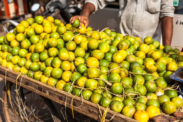 Limones en el mercado local en la India . —  Fotos de Stock