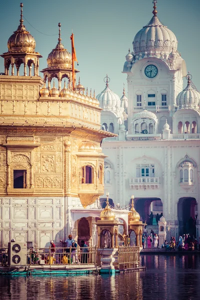 Sikh gurdwara Zlatý chrám (harmandir sahib). Amritsar, punjab, Indie — Stock fotografie