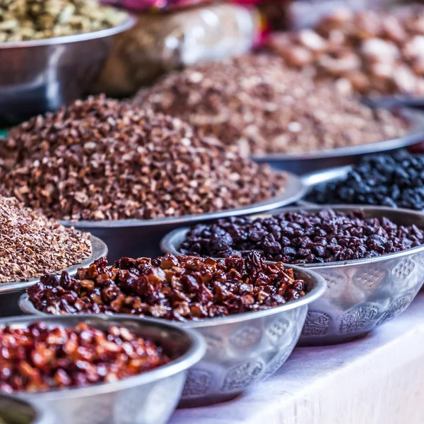 Épices au marché indien des épices à Delhi — Photo