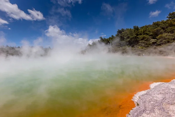 Piscină de șampanie în Waiotapu Rezervație termică, Rotorua, Noua Zeelandă — Fotografie, imagine de stoc