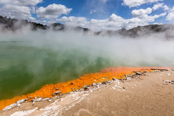 Piscina de champanhe em Waiotapu Thermal Reserve, Rotorua, Nova Zelândia — Fotografia de Stock