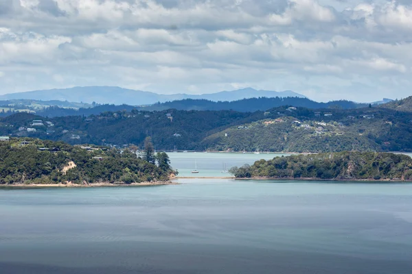 ラッセルはニュージーランドのベイ ・ オブ ・ アイランズ、パイヒアの近くからの風景します。 — ストック写真